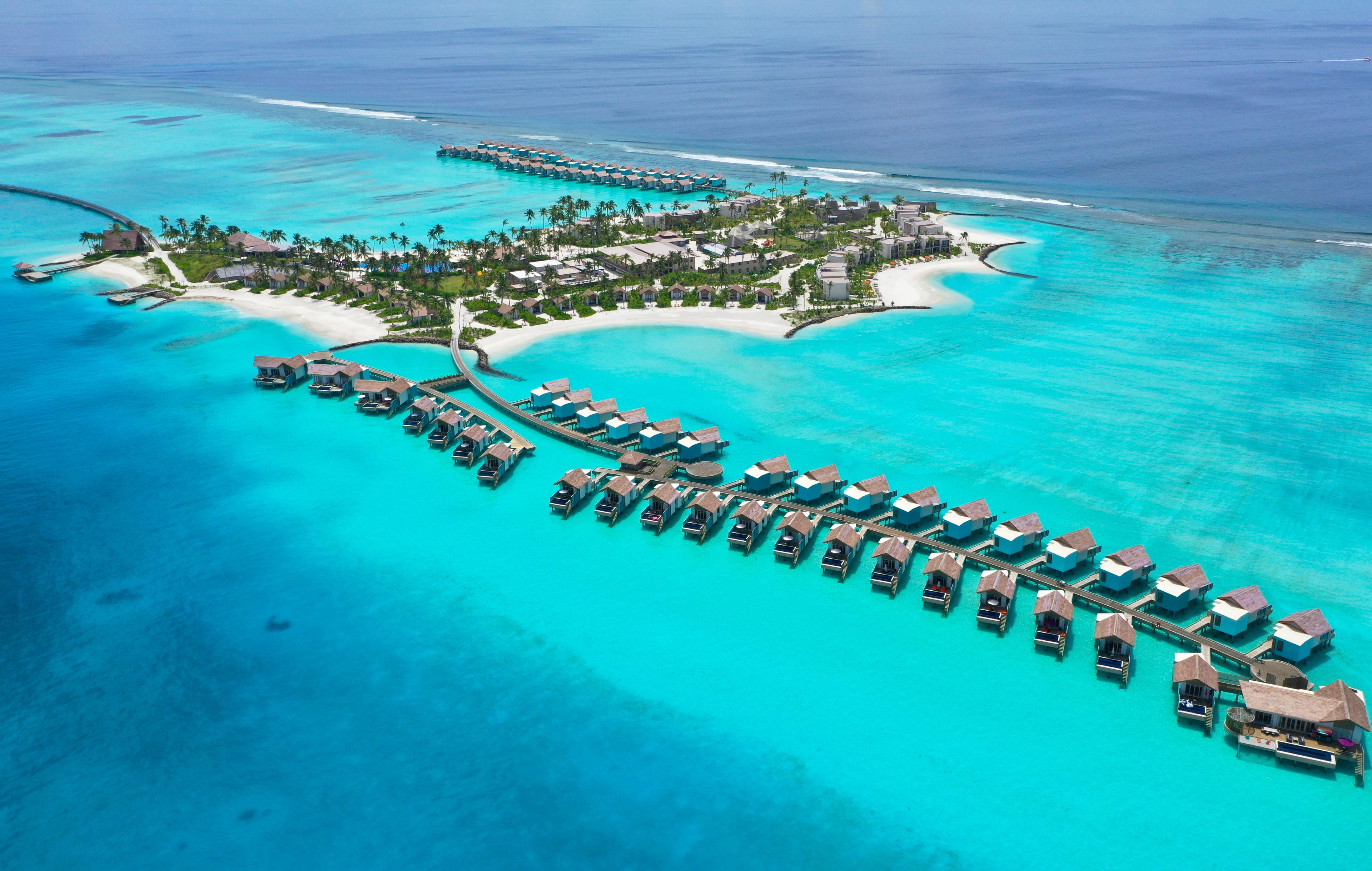 HRHM-Aerial-WaterBungalows-Island.jpg