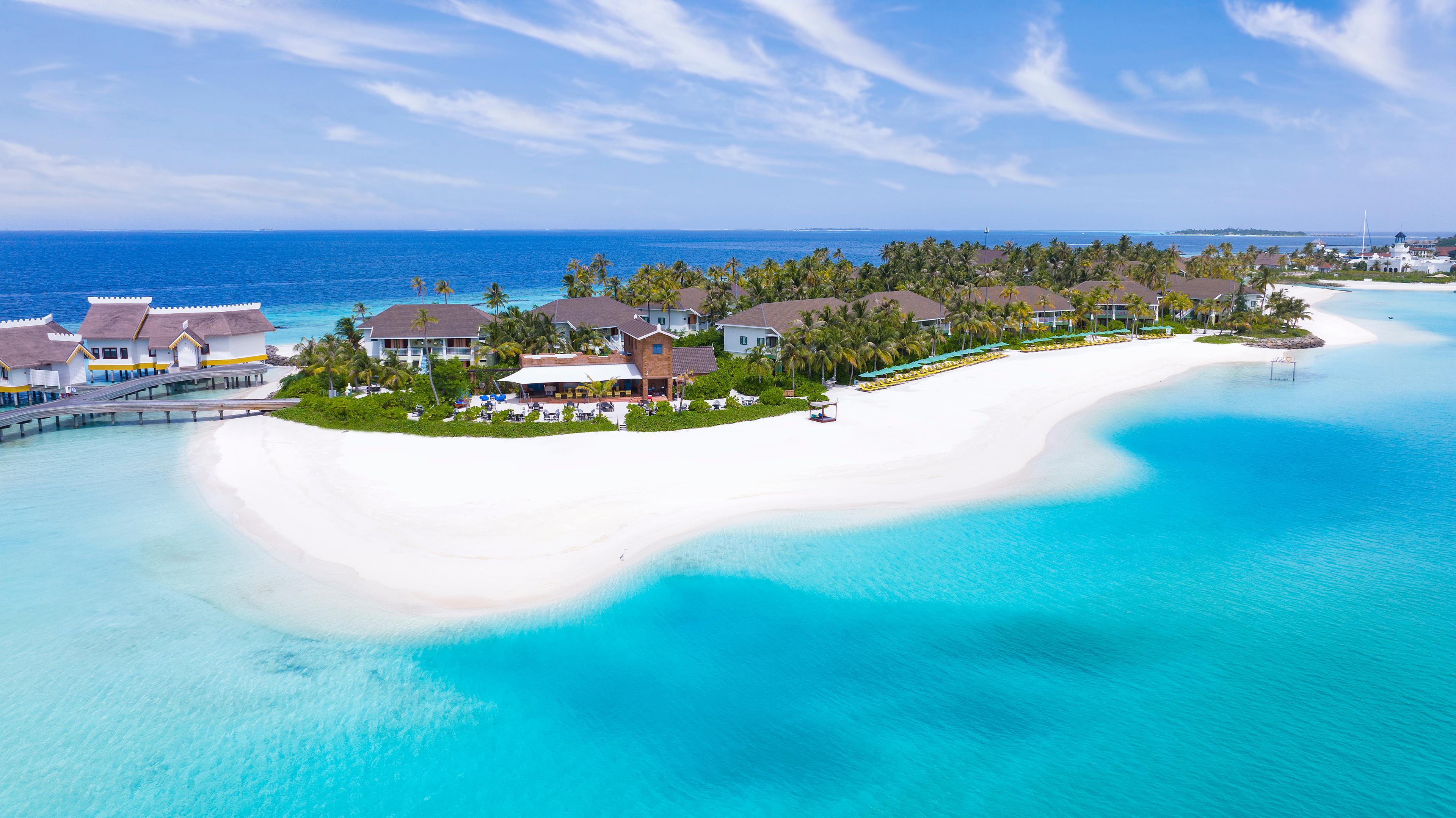  SAii Lagoon Maldives, Curio Collection by Hilton