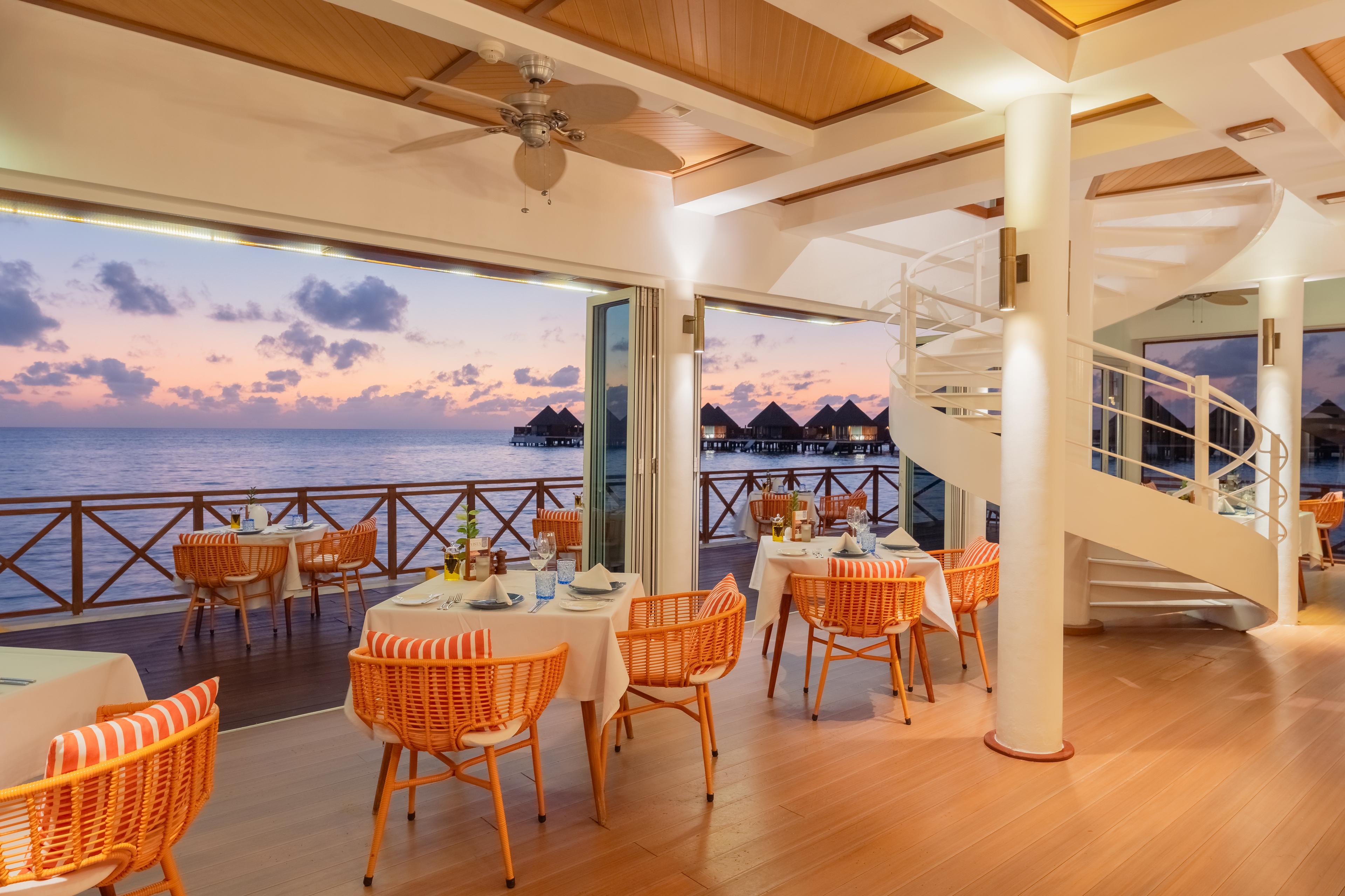 Mercure Maldives Kooddoo - Vista Indoor.jpg