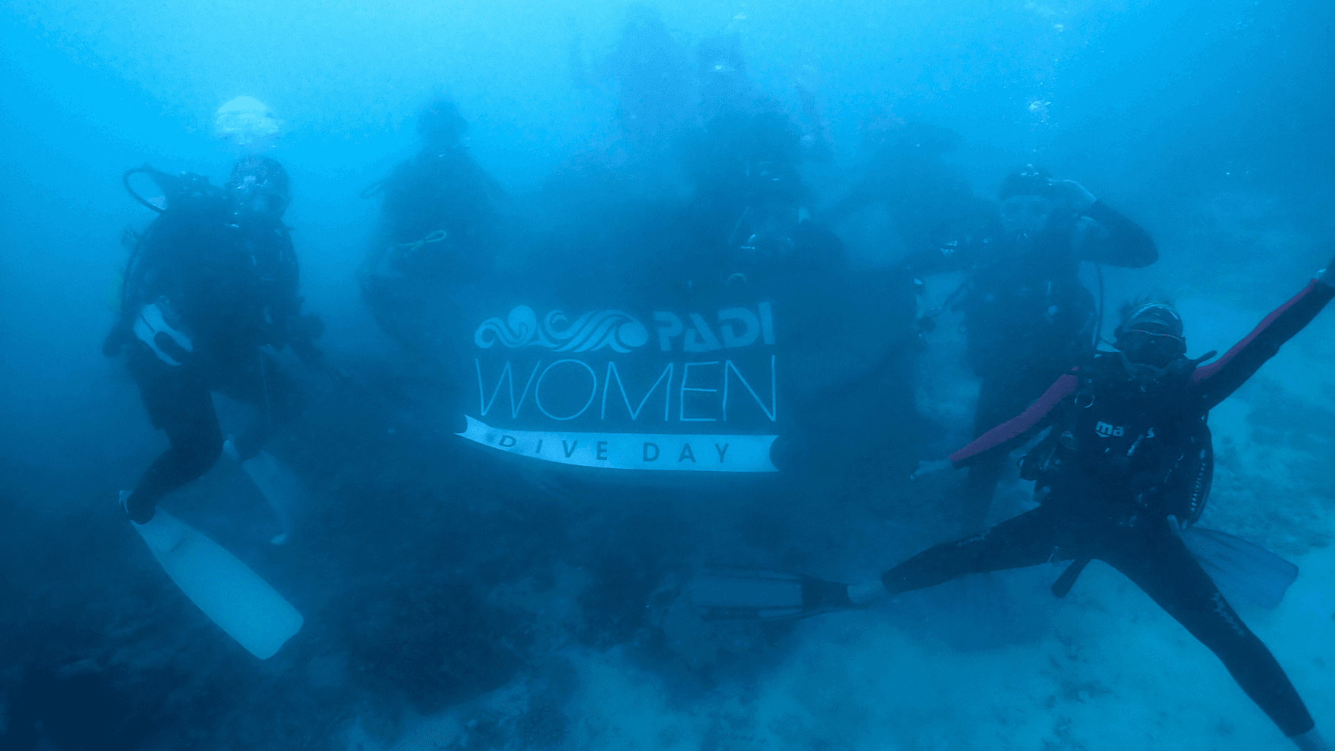 PADI banner underwater.png