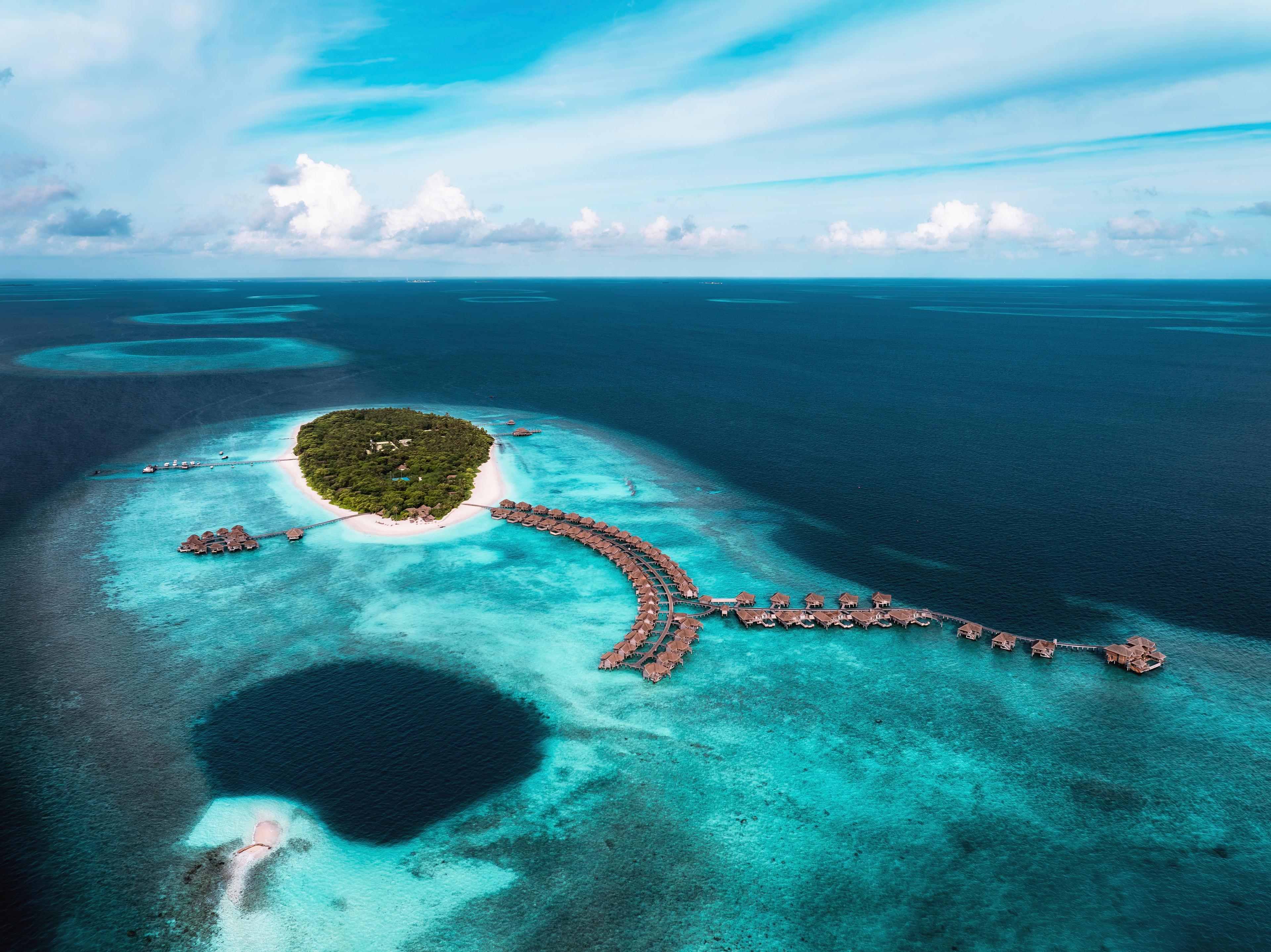 Vakkaru Maldives Aerial.jpg
