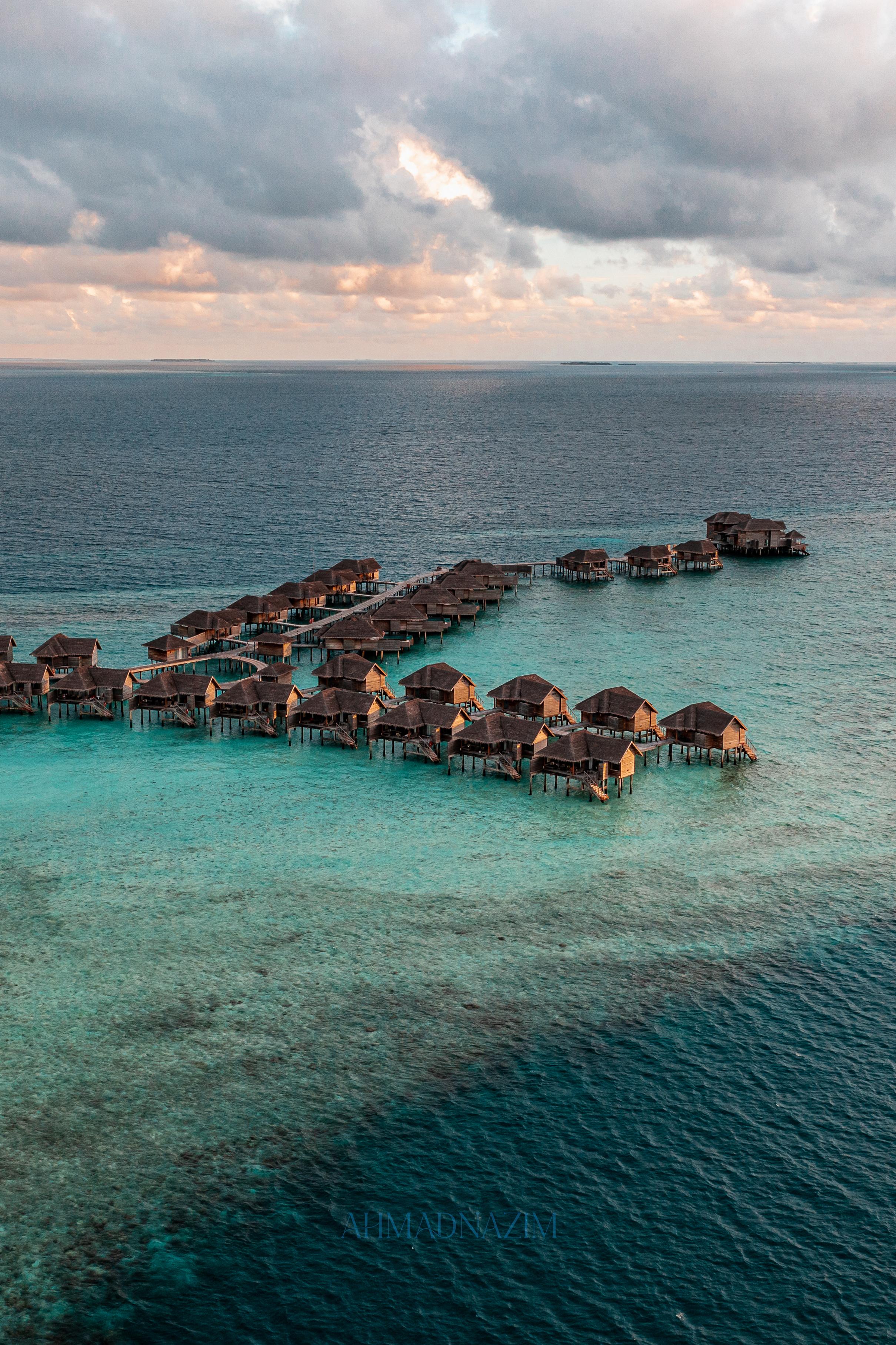 Vakkaru Maldives Overwater Villas.JPG