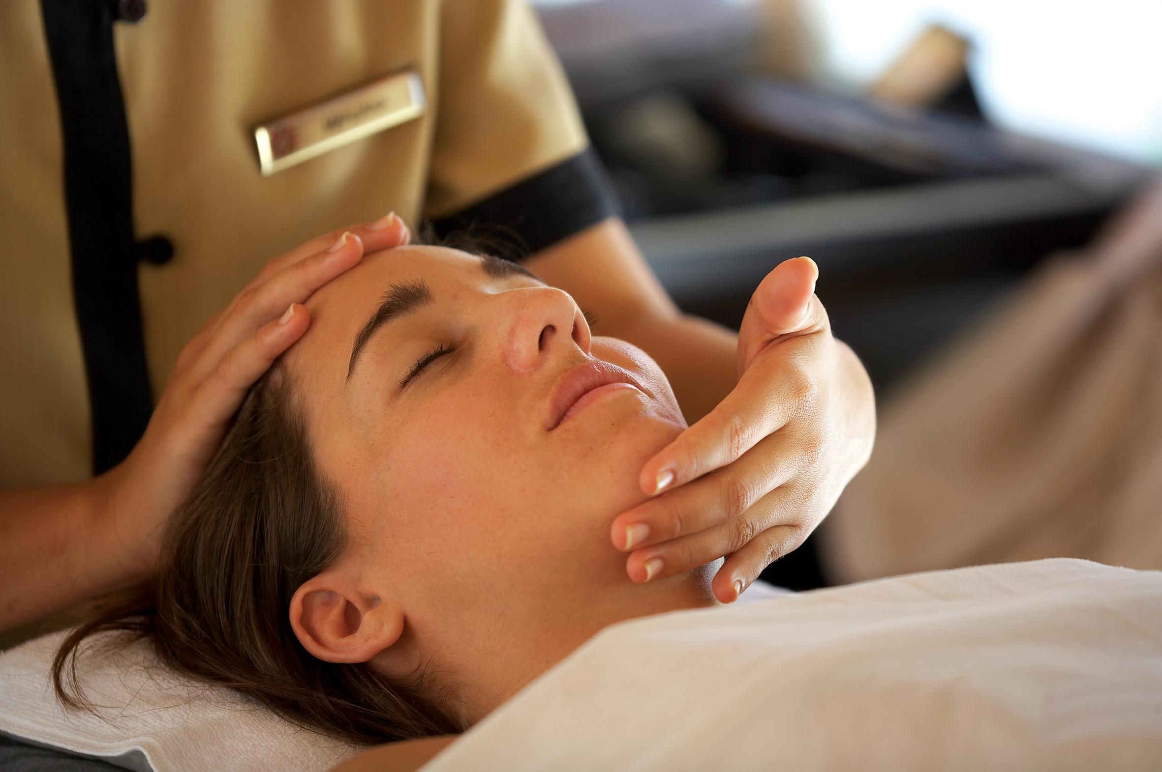 27798790-H1-ANVE_Spa_FacialMassage63 (1).jpg