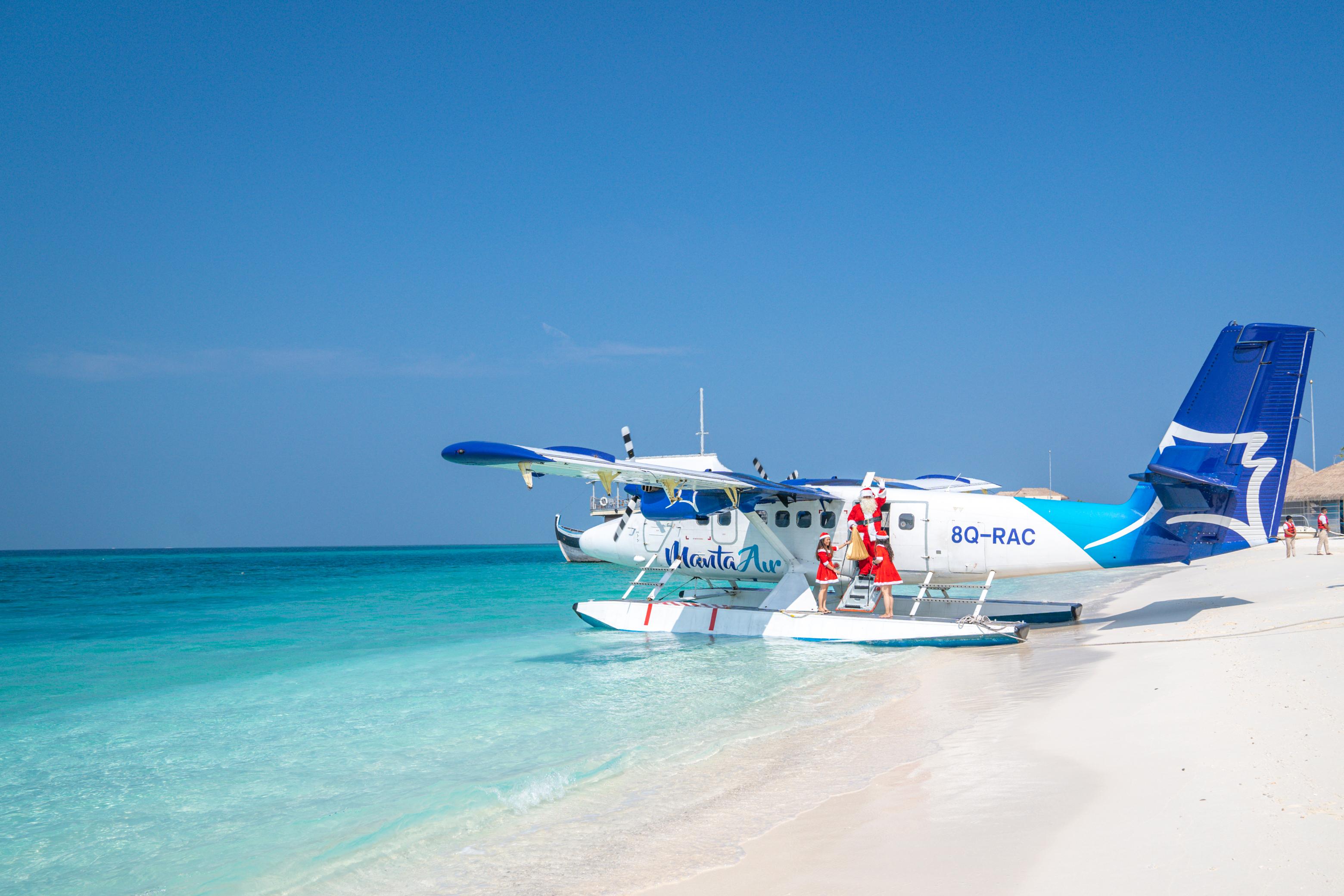 InterContinental Maldives _ Santa Arrival (18).jpg