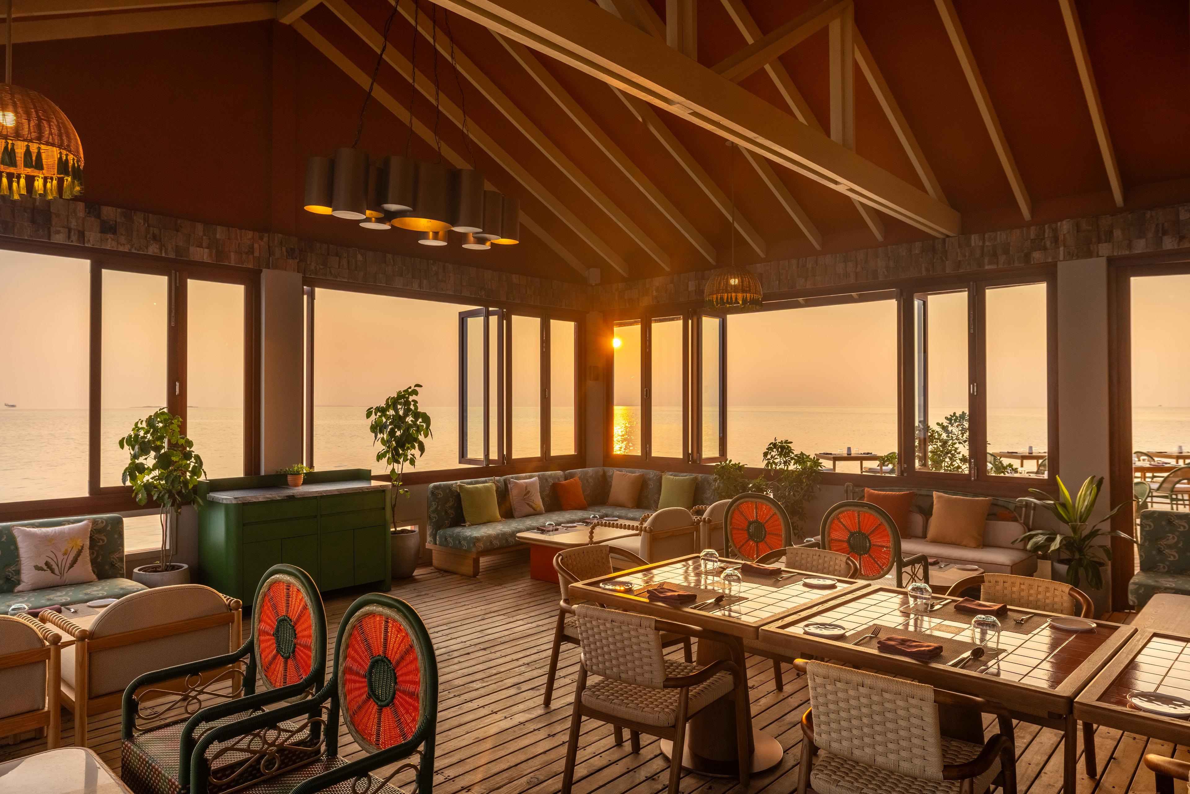 Onda at The Standard, Maldives - Interior 3.jpg