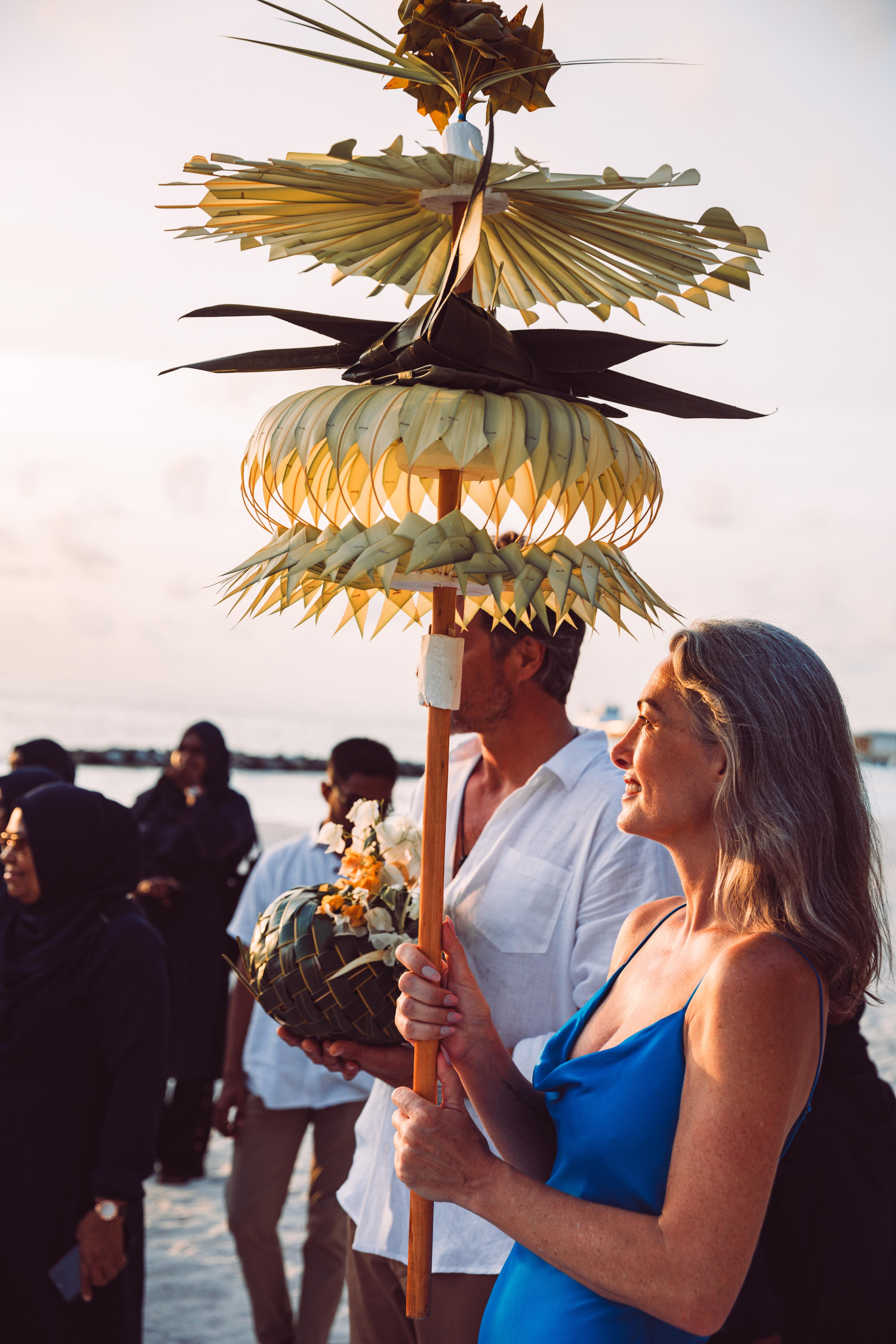Alila Kothaifaru Maldives-Couple-Beachside-Celebration.jpg
