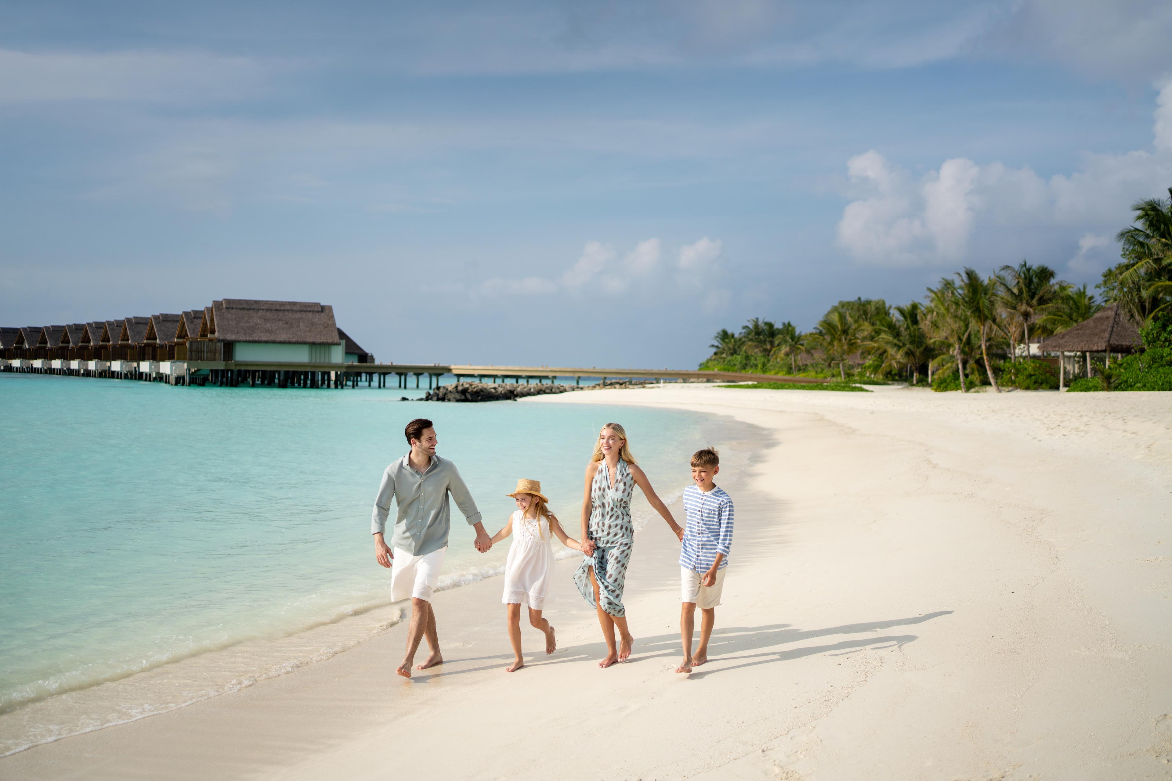 JW_Marriott_Maldives_Kaafu_Atoll_Island_Resort_Family_Beach.jpg