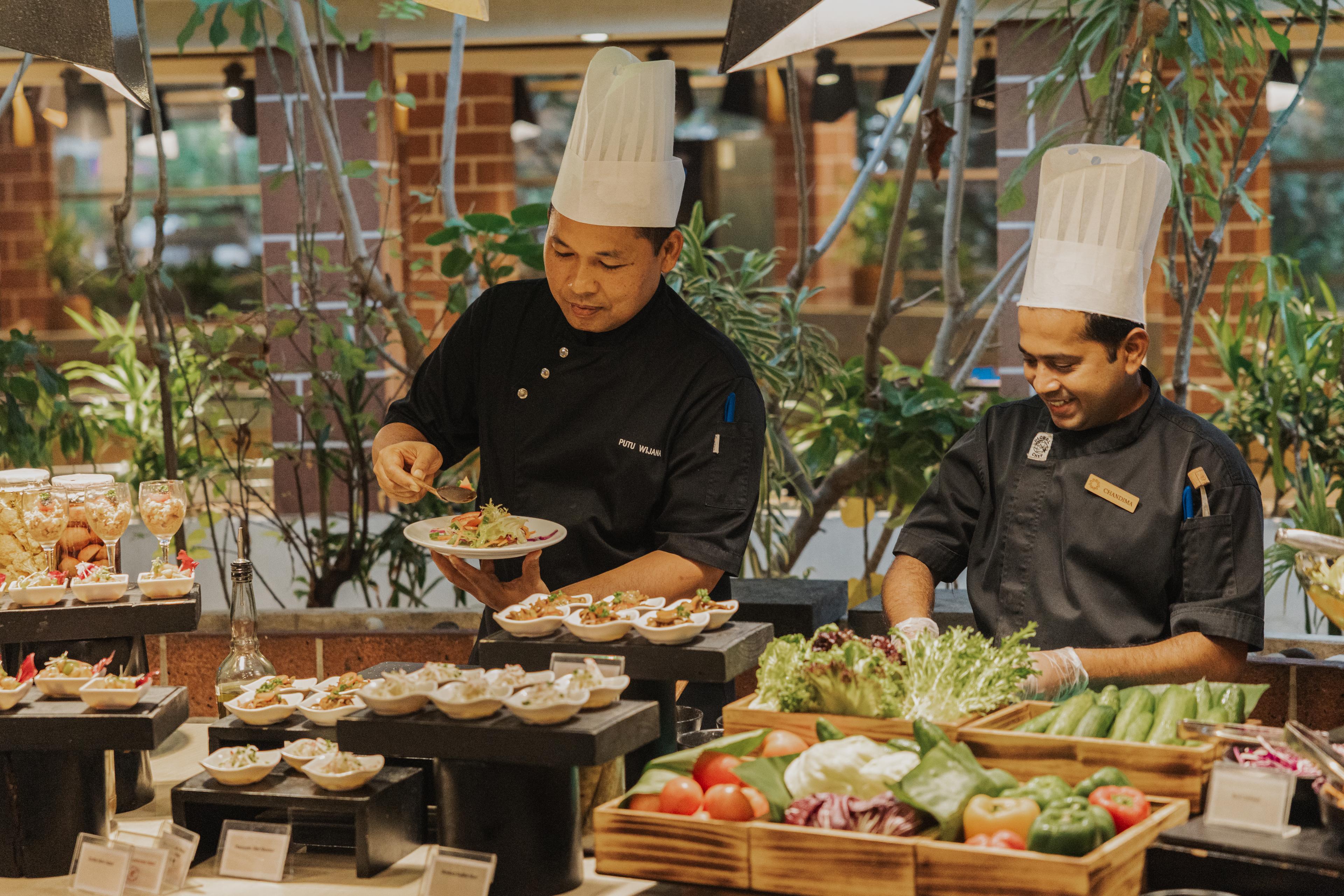SSIF_ A La Minute Salad Making.jpg