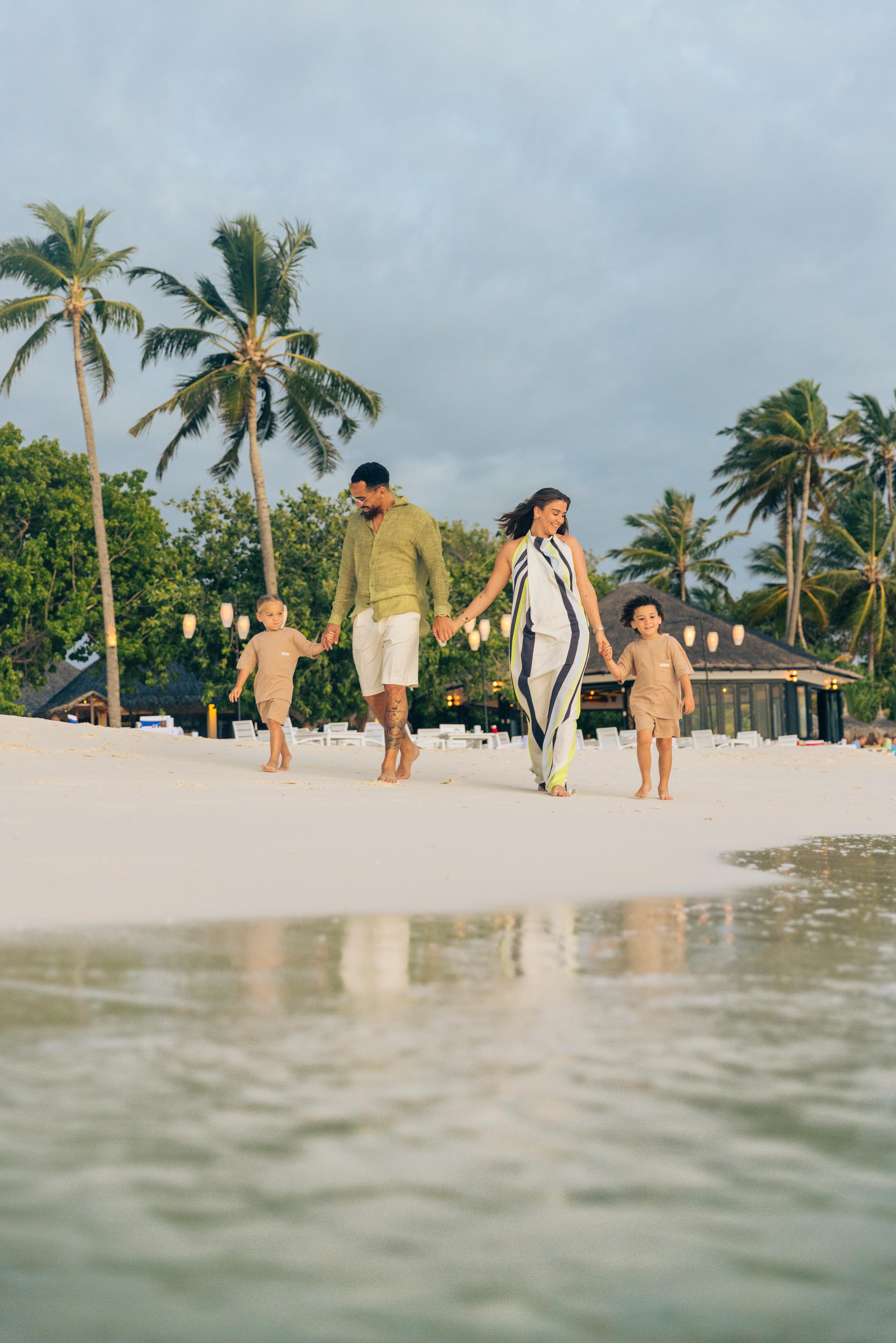SSIF_Family_Beach01.jpg