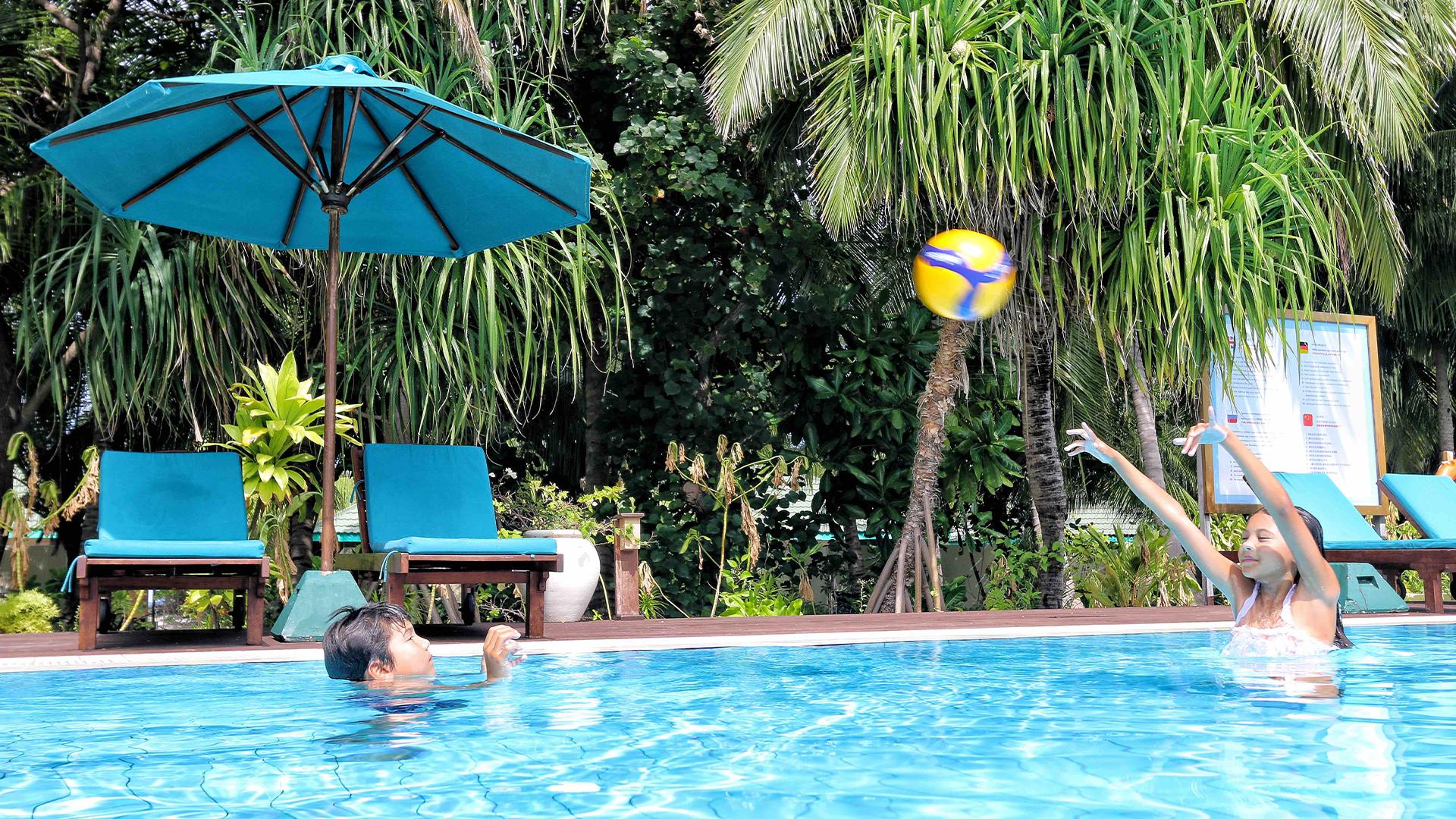Dhoni Bar Swimming Pool.jpg
