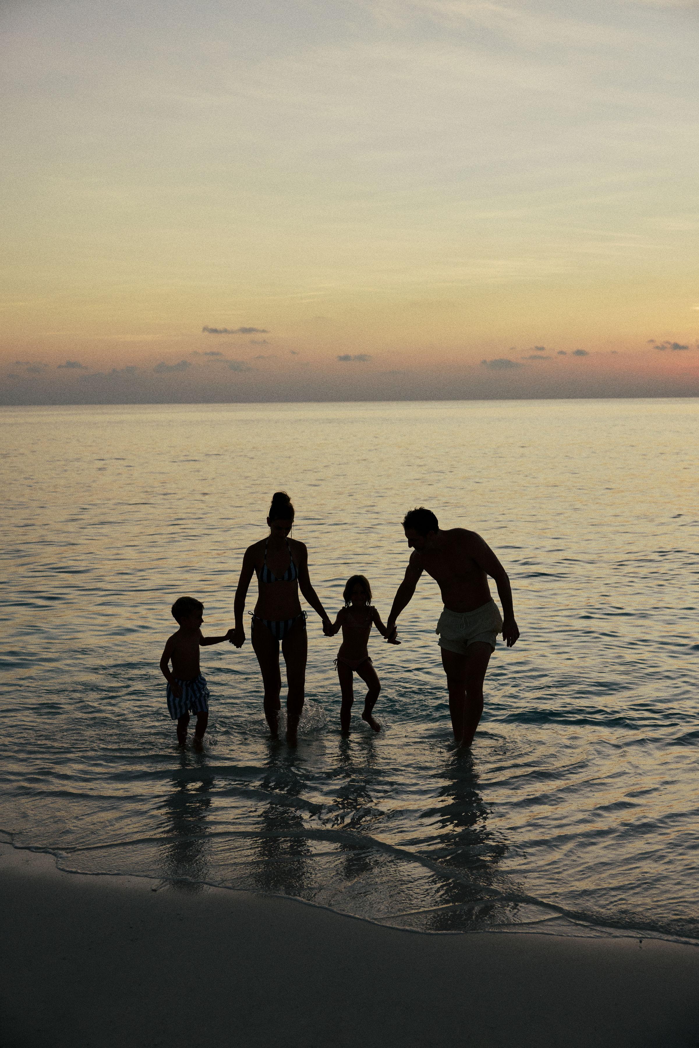 Soneva Fuhi - Family - Silhouettes (1).jpg