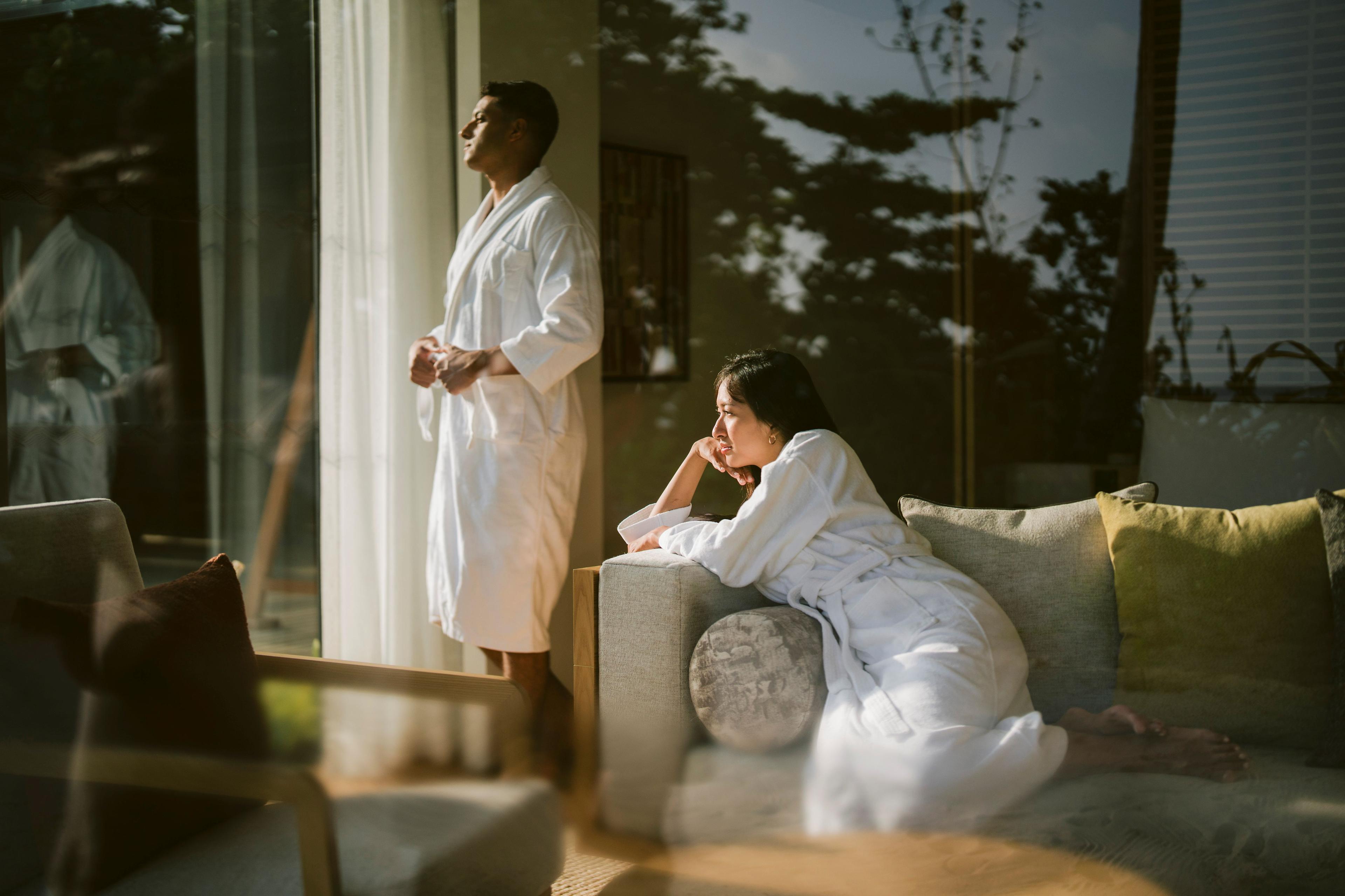 MLDAL_lifestyle_boduge_residence_master_bedroom_couple_1 (1).jpg