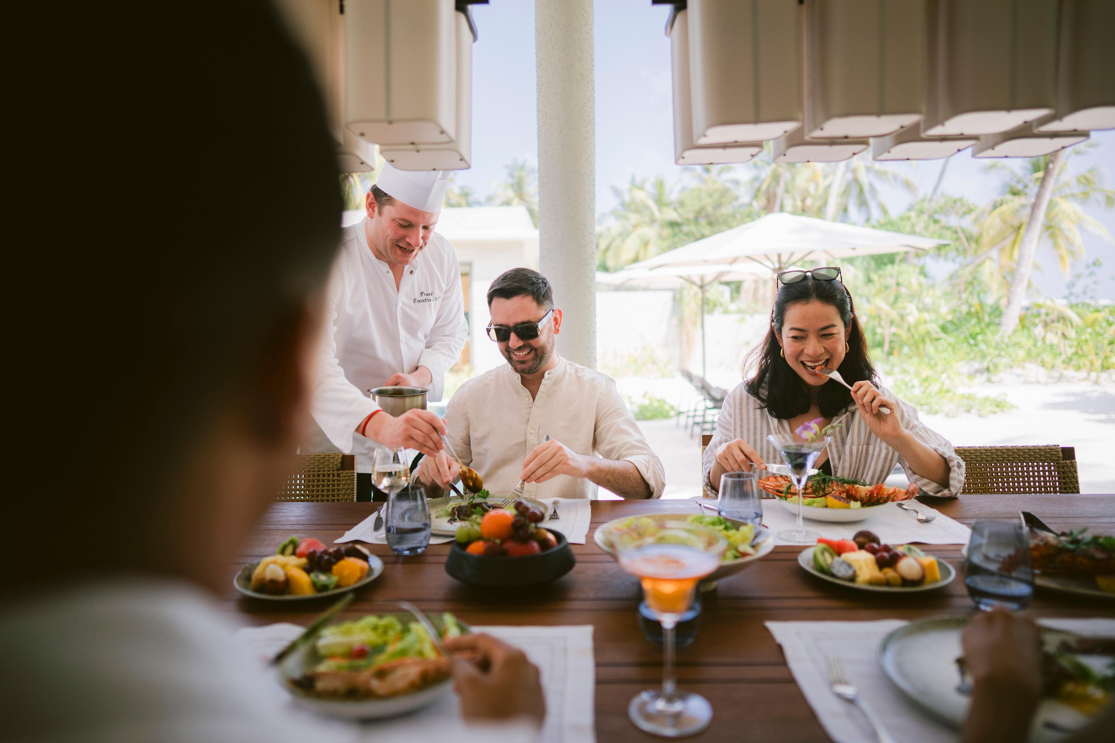 MLDAL_Alila Kothaifaru Maldives_Lifestyle_Boduge Residence_Family Dining Outdoor.jpg