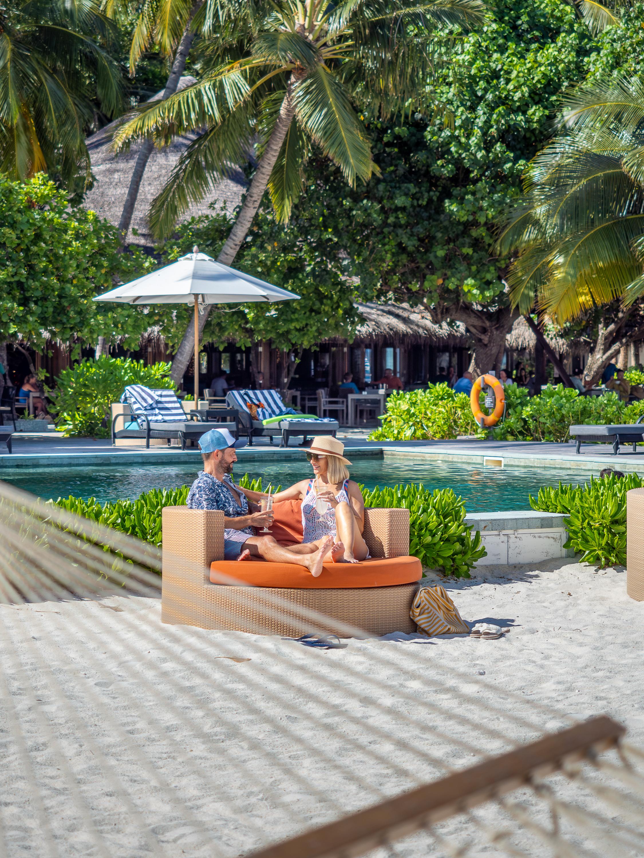 Angsana Velavaru_Kuredhi Pool Bar.jpg