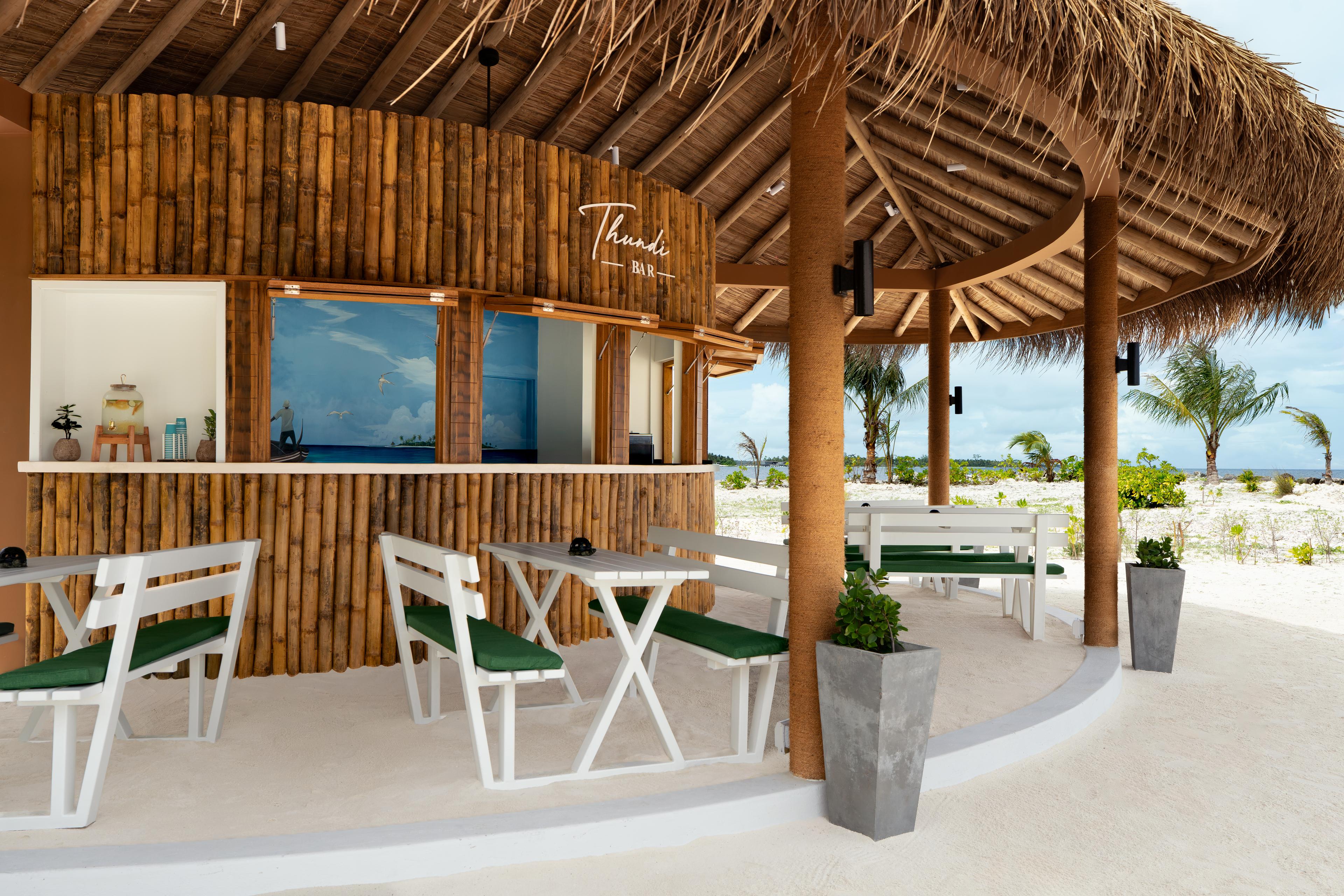 OBLU NATURE Helengeli by SENTIDO - Outlets & Dining - Thundi Bar3.jpg