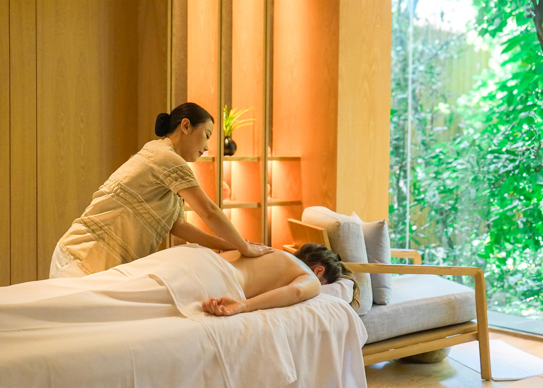 Alila Kothaifaru Maldives_Spa Massage.jpg