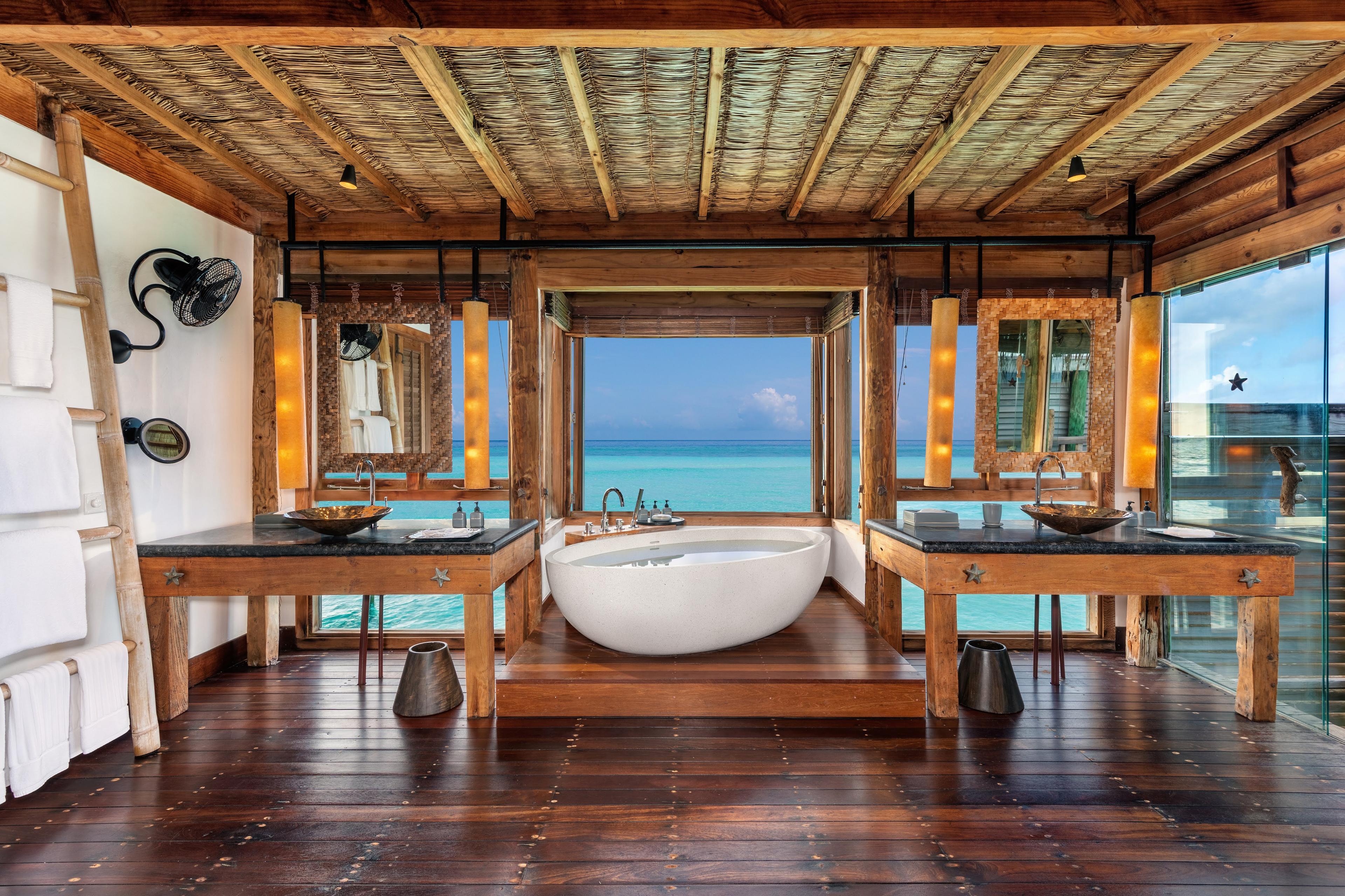 GLM_villa 3_bath_IMG_0944_by Sandro Bruecklmeier.jpg