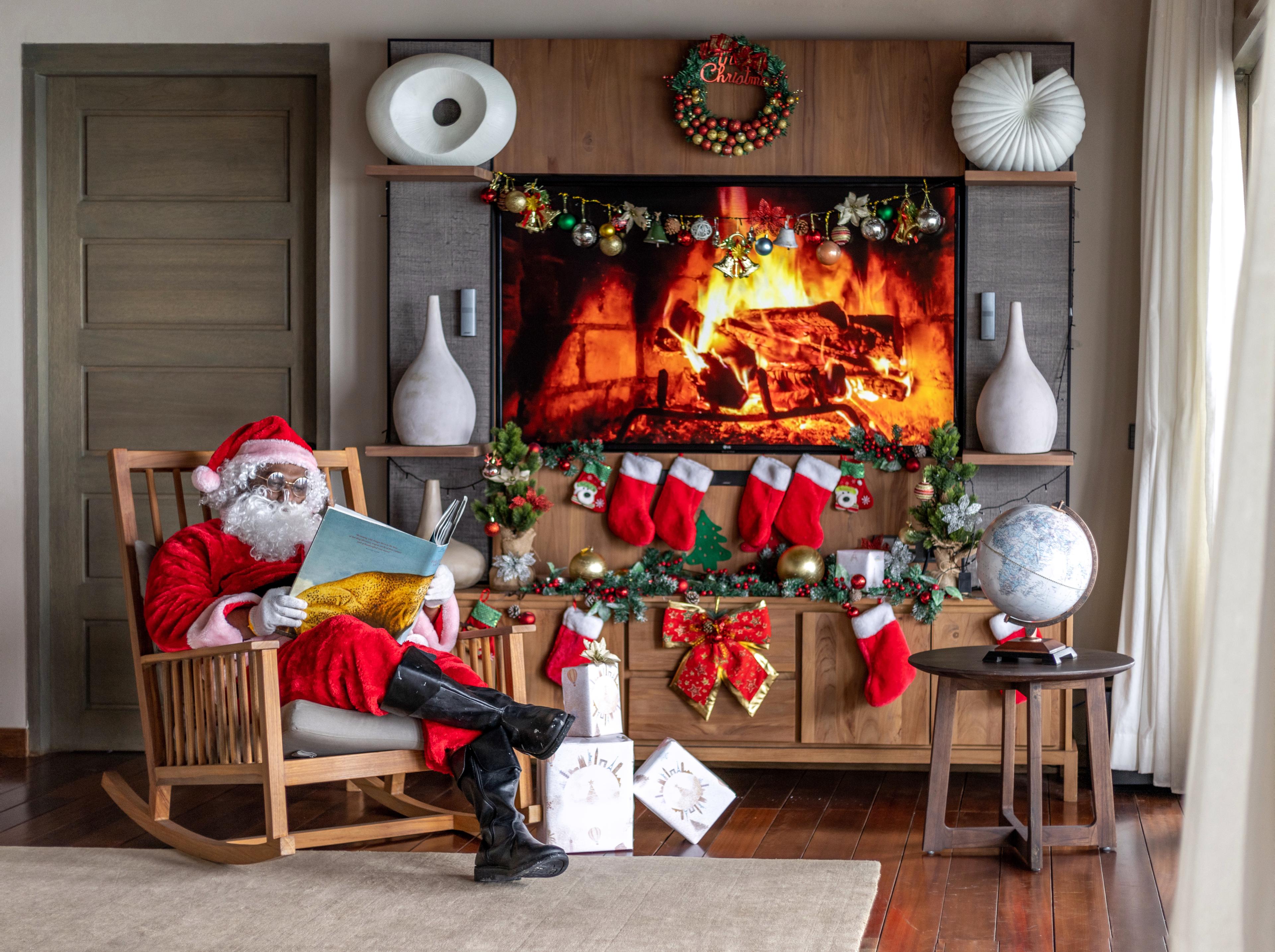 Vakkaru Maldives – Santa Claus at Christmas.jpg