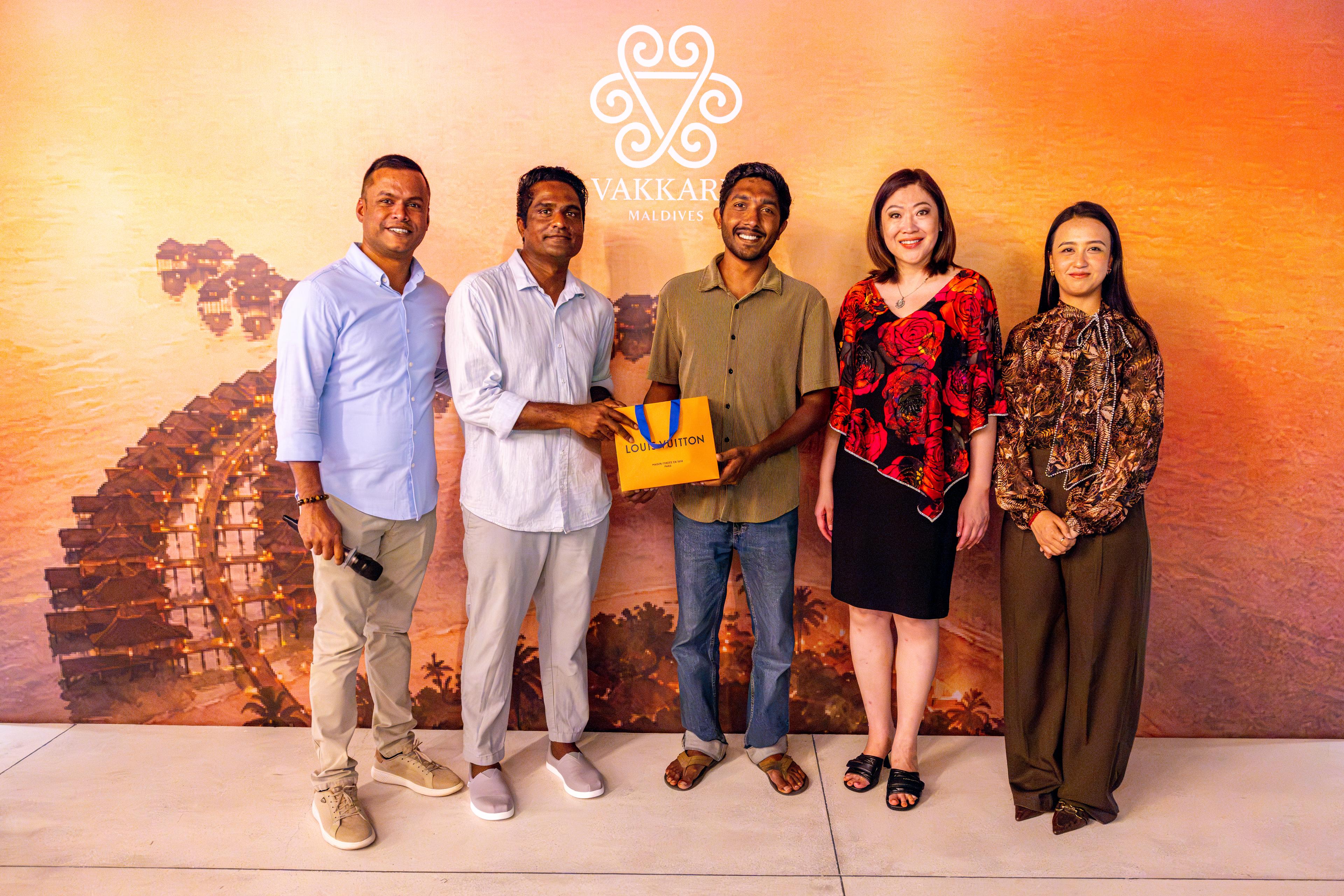 Vakkaru Maldives - Golden Hour Gathering - Prize Presentation 03.jpg
